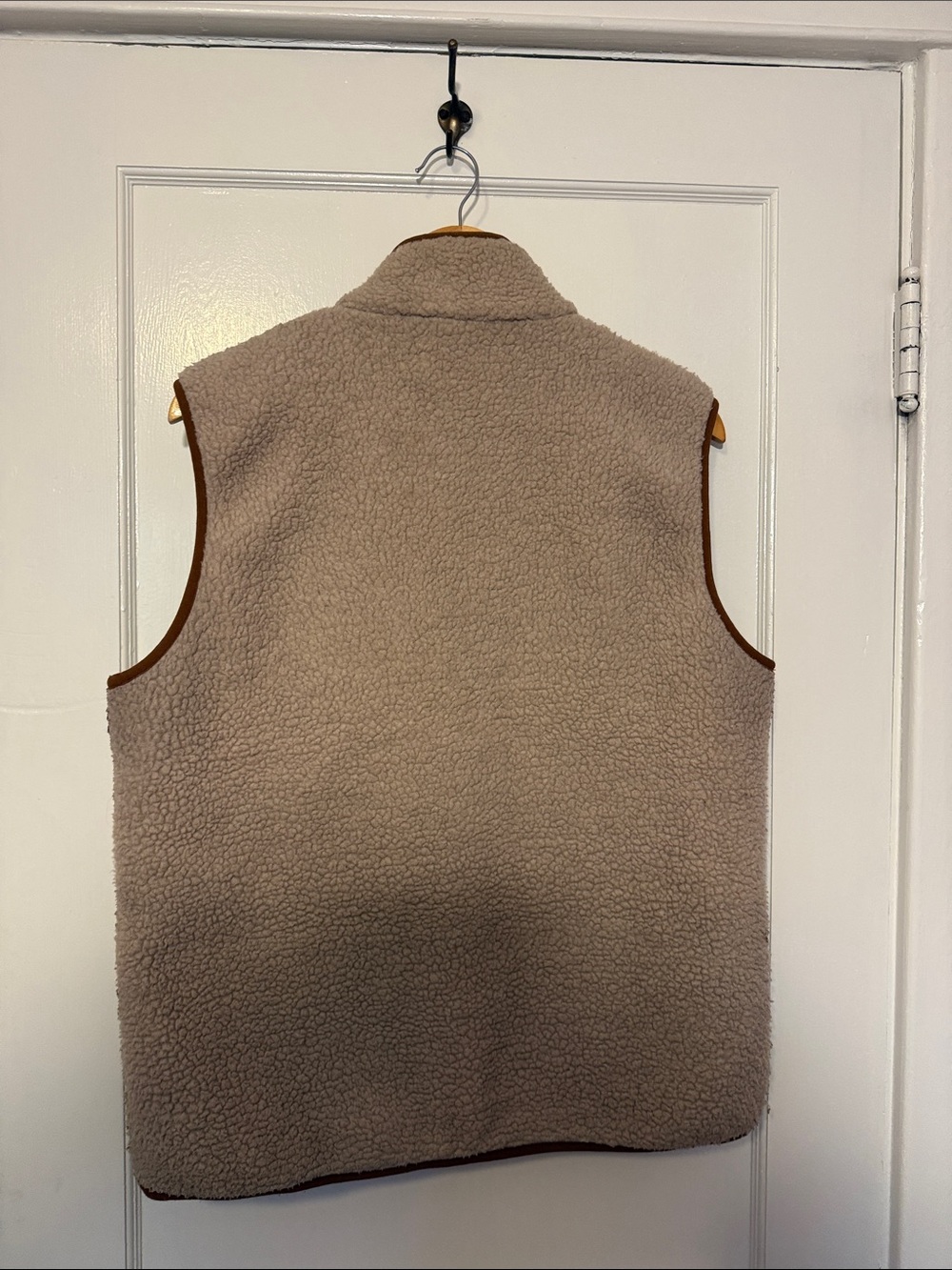 Madewell Penfield Beige Sherpa Fleece Vest with Brown Chest Pocket - Picture 5 of 6